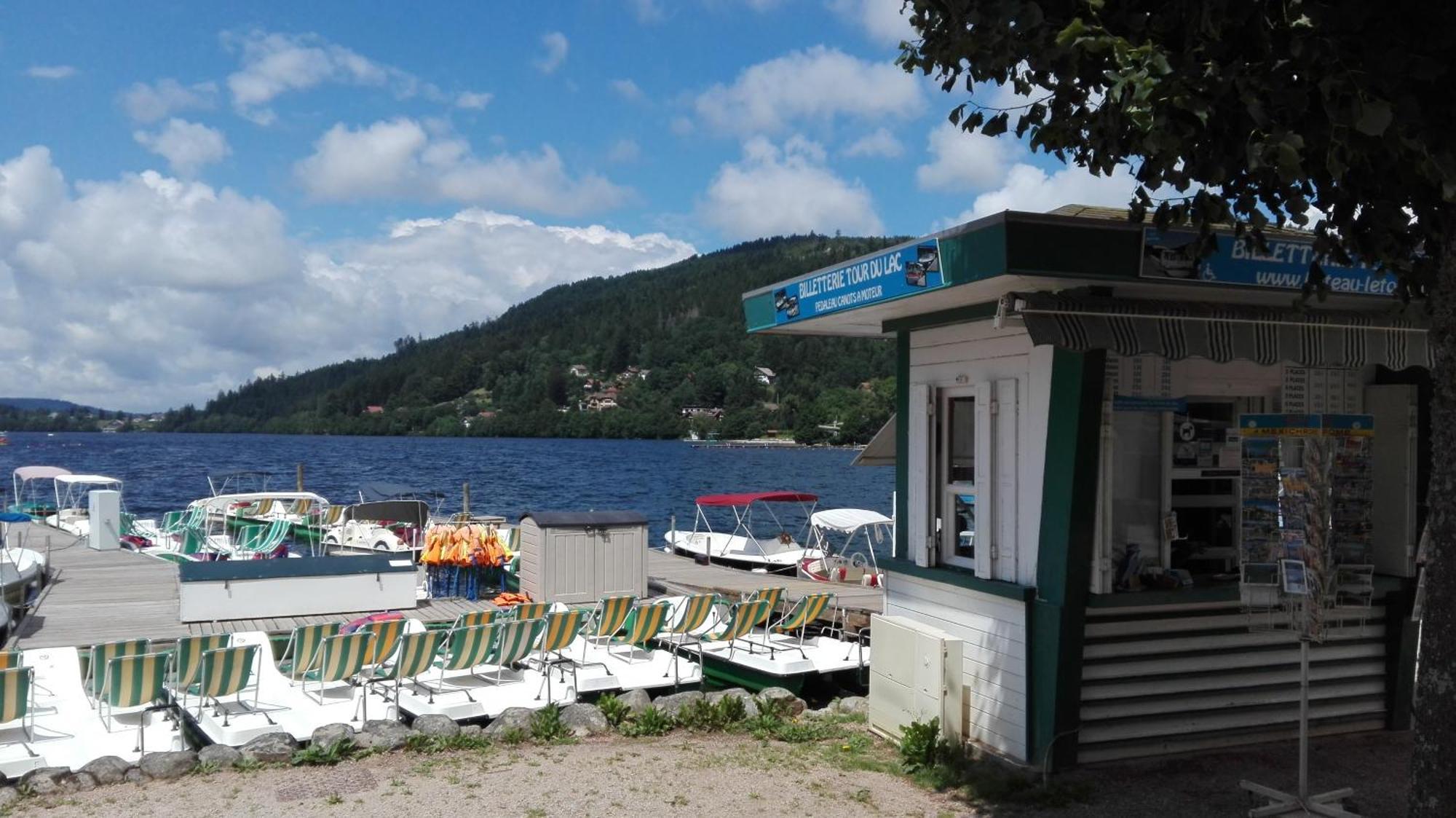 Gite 13 personnes- 7 pièces - wifi - ménage compris - 2 kms du lac des corbeaux - proche pistes navette hivernale à moins de 100m - par aventure le bol d'air à 250m La Bresse Exterior foto
